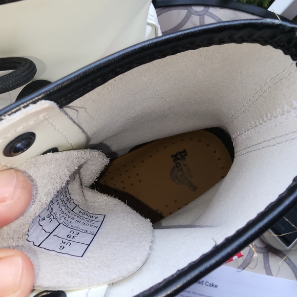 Dr. Martens 100% leather Women's boots size 8.  New worn once.  Last price drop - Picture 5 of 13